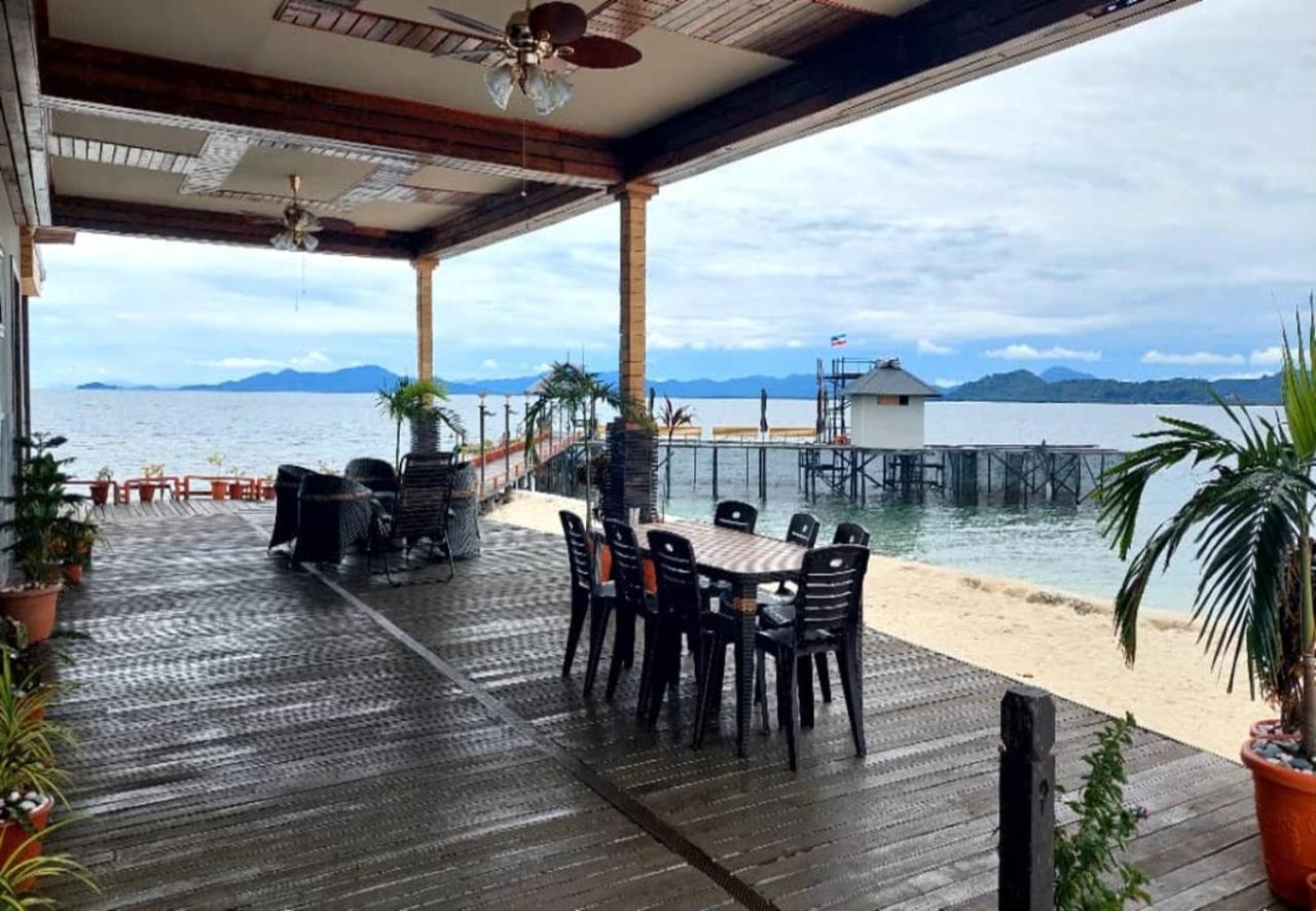 Santiri Island Resort Семпорна Екстериор снимка