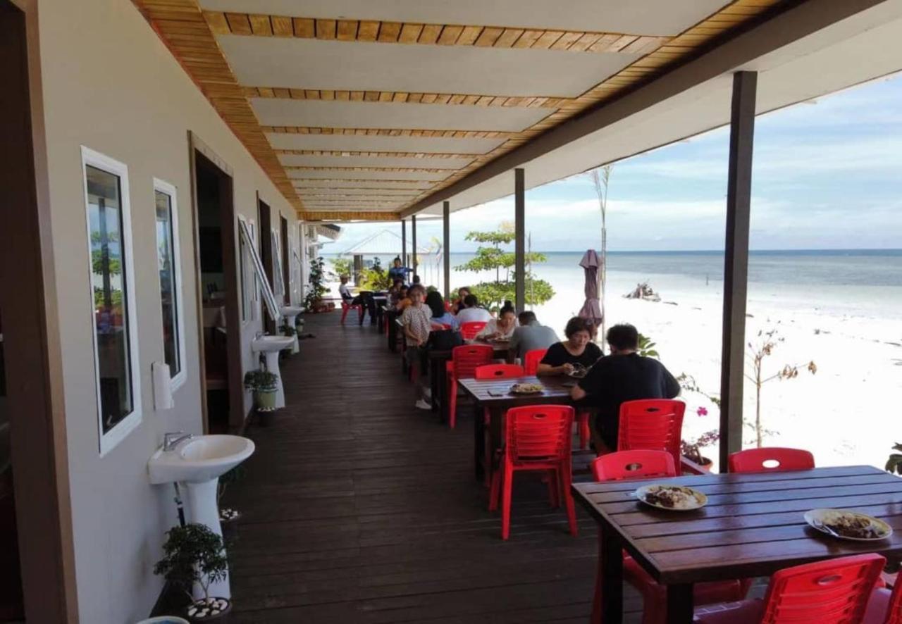 Santiri Island Resort Семпорна Екстериор снимка