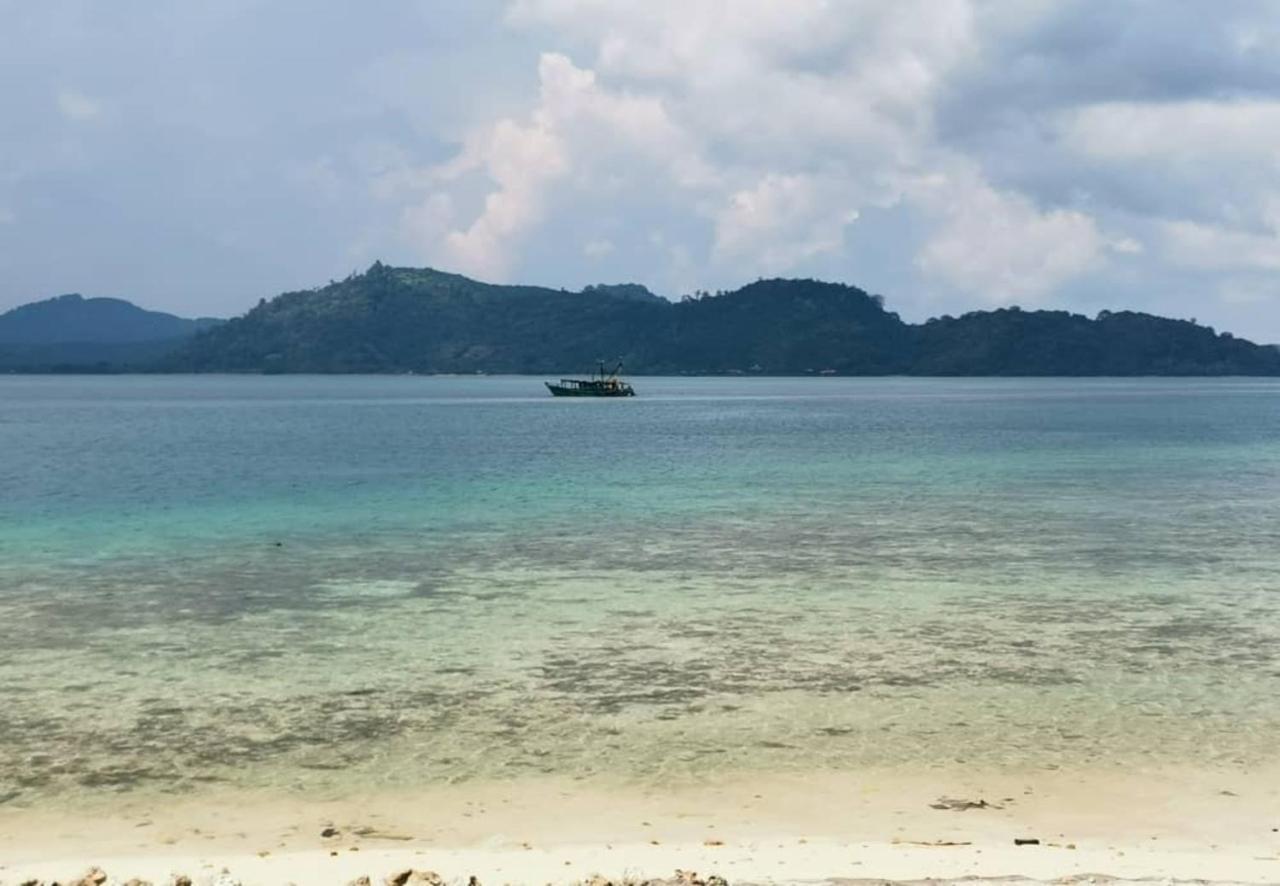 Santiri Island Resort Семпорна Екстериор снимка
